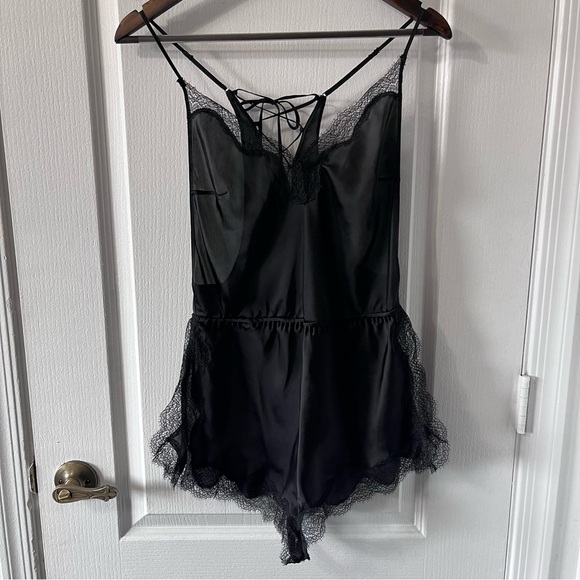 Victoria’s Secret Black Lace Trim Silky Sleepwear Romper Size Medium - Picture 1 of 13